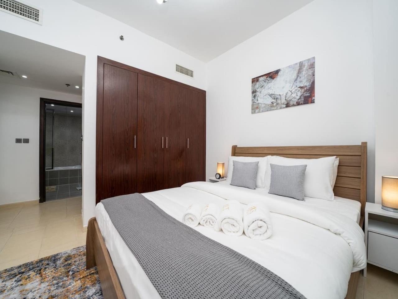 Stylish 1 Bed Retreat In Jvcs Autumn Community * Dubai